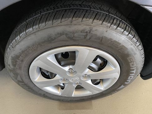Used 2010 Hyundai Accent GLS FWD image 6
