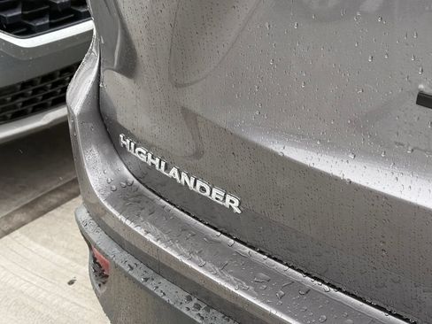 Used 2019 Toyota Highlander XLE FWD image 5