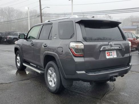 Used 2018 Toyota 4Runner SR5 Premium image 3