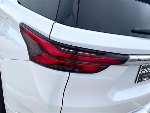 Used 2023 Chevrolet Traverse High Country FWD image 27