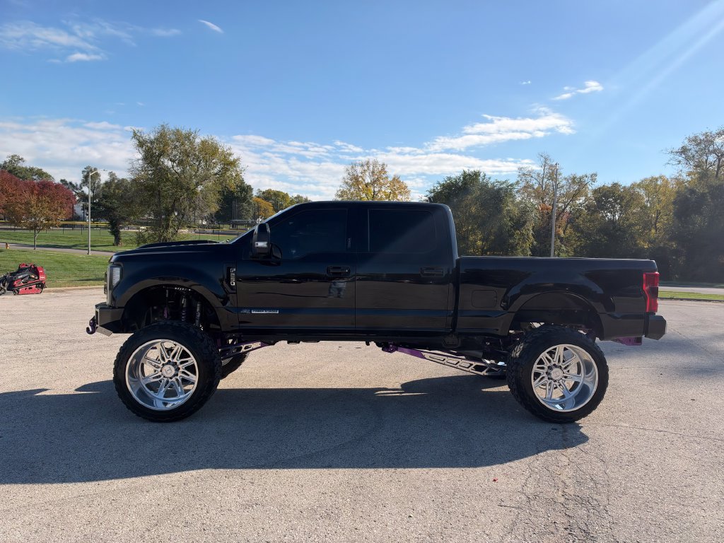 Used 2017 Ford F250 Lariat w/ Lariat Ultimate Package AWD/4WD image 2