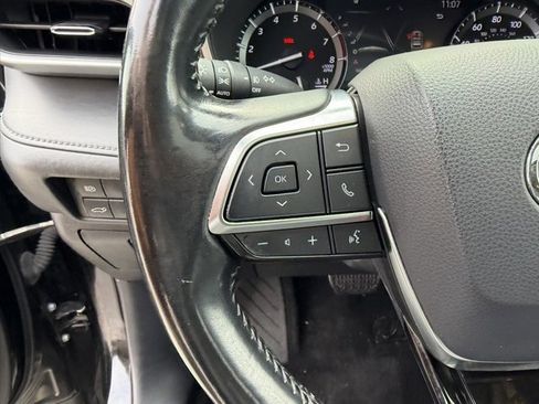 Used 2021 Toyota Highlander XLE image 20