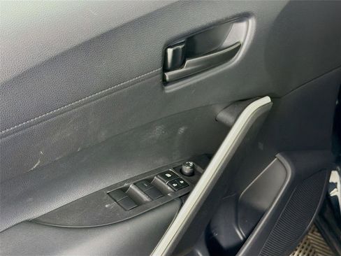 Used 2025 Toyota Corolla Cross LE image 18