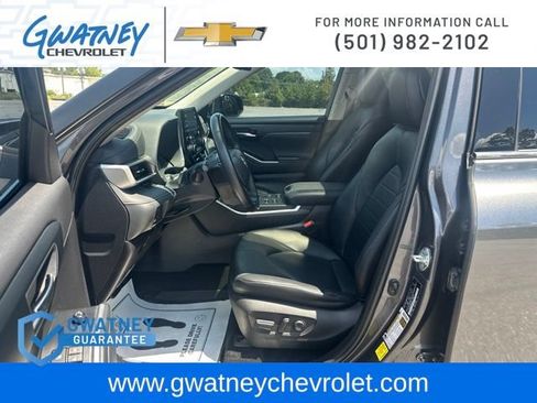 Used 2022 Toyota Highlander XLE AWD/4WD image 22