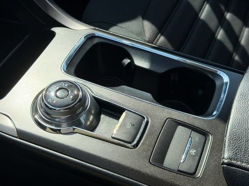 Used 2018 Ford Fusion SE w/ Fusion SE Technology Package FWD image 12