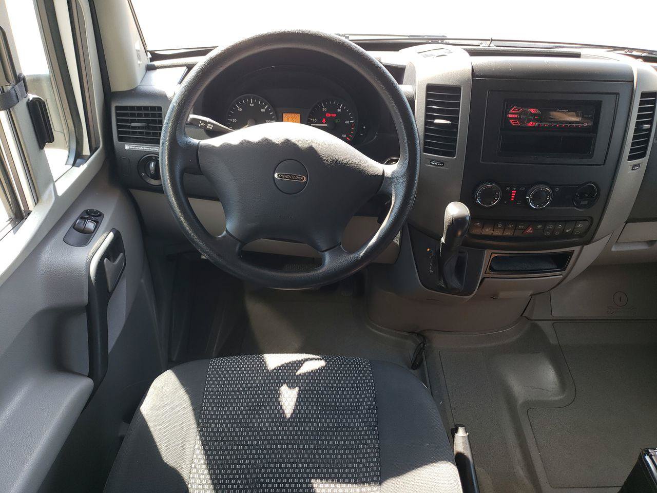 Used 2008 Freightliner Sprinter 3500 RWD image 6