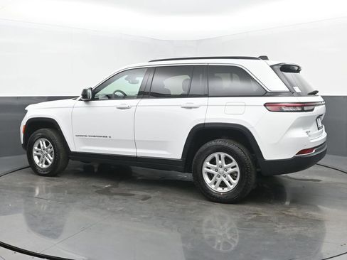 Used 2024 Jeep Grand Cherokee Laredo w/ Luxury Tech Group I AWD/4WD image 3