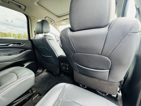 Used 2021 Buick Enclave Essence image 25