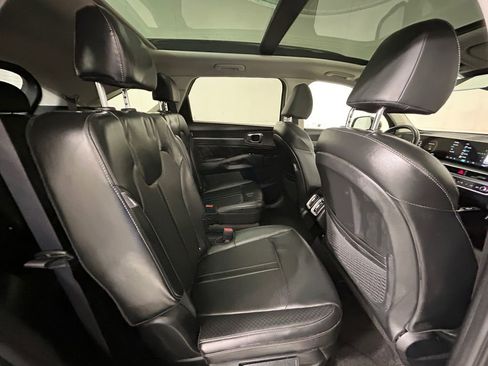 Used 2025 Kia Sorento SX image 17
