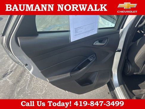 Used 2018 Ford Focus SE FWD image 9