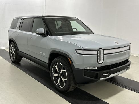 Used 2024 Rivian R1S Adventure image 7