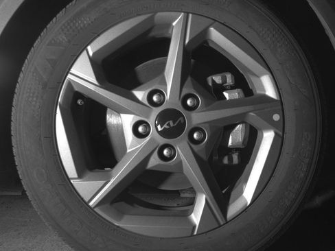 Used 2025 Kia K4 LXS image 13