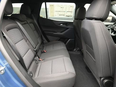 New 2026 Chevrolet Equinox LT FWD image 32