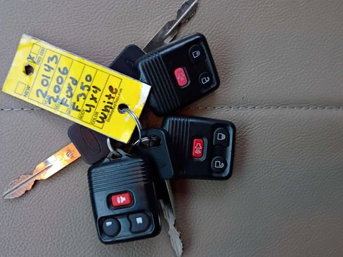 Used 2006 Ford F350 Lariat image 18