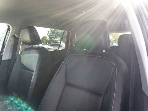 Used 2024 Volkswagen Tiguan SE image 13