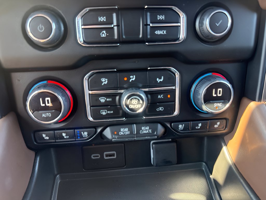 Used 2024 Chevrolet Tahoe High Country AWD/4WD image 17