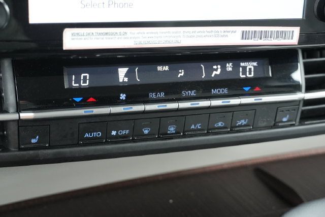 Used 2024 Toyota Sienna XLE FWD image 38