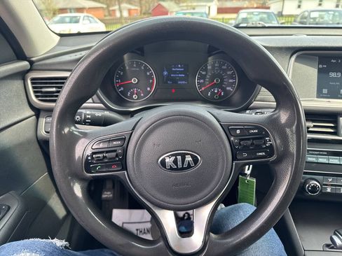 Used 2018 Kia Optima LX w/ 17" Alloy Wheels Package FWD image 10