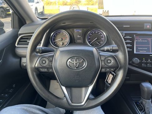 Used 2020 Toyota Camry LE image 14