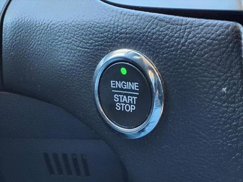 Used 2019 Ford Edge SE image 9