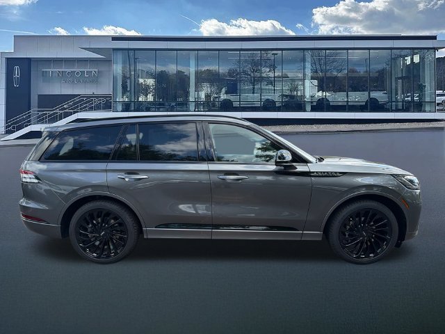 New 2027 Lincoln Aviator Reserve w/ Luxury Package RWD image 8