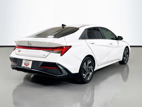 Used 2024 Hyundai Elantra Limited FWD image 4