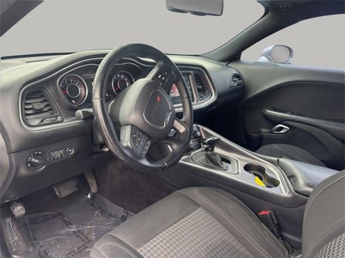 Used 2016 Dodge Challenger SXT image 11