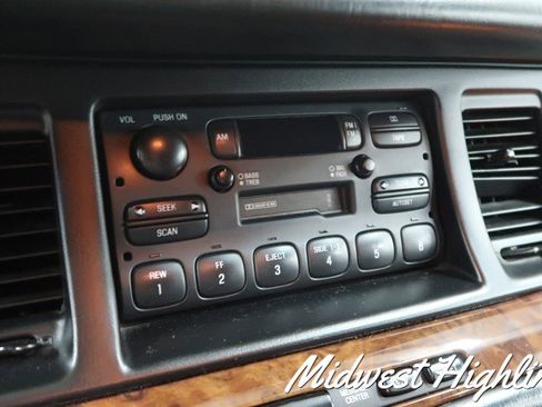 Used 1997 Lincoln Town Car Executive image 13