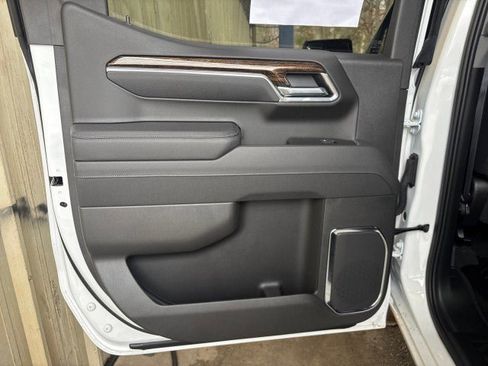 New 2025 GMC Sierra 1500 Elevation image 32