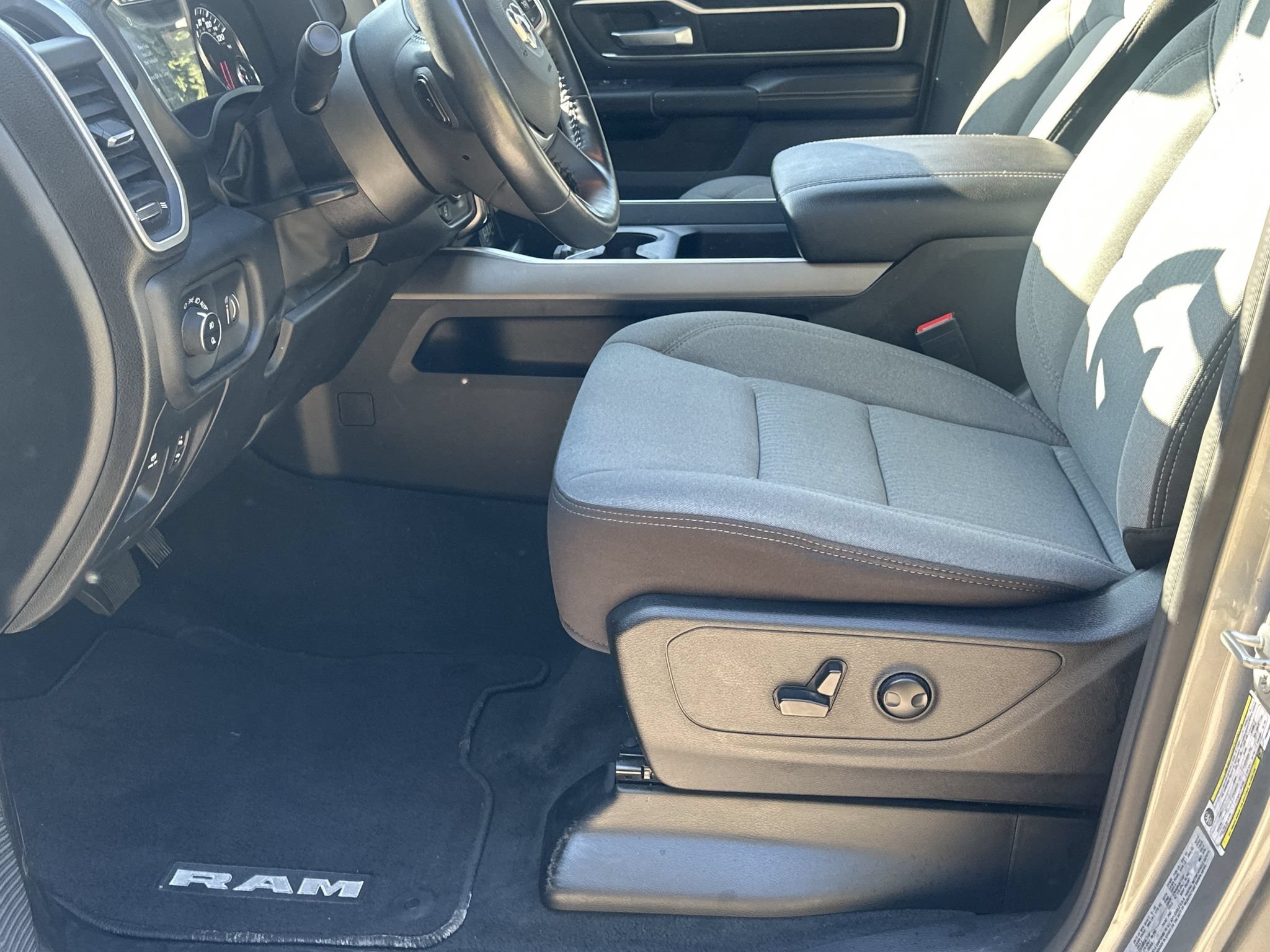 Used 2023 RAM 1500 Big Horn AWD/4WD image 9