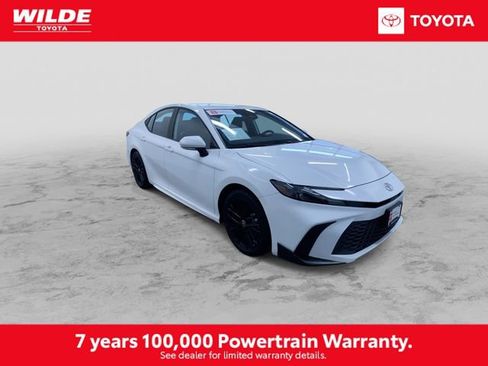 Certified 2025 Toyota Camry SE image 3