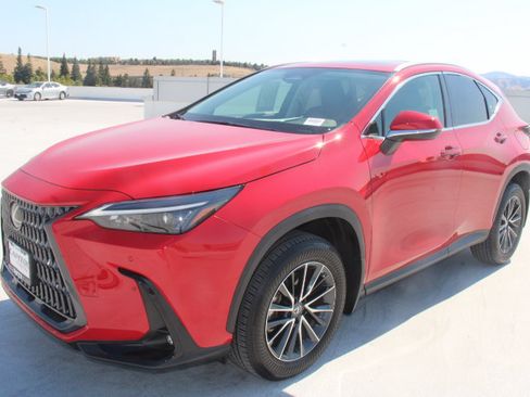Used 2025 Lexus NX 250 FWD w/ Premium Package image 6