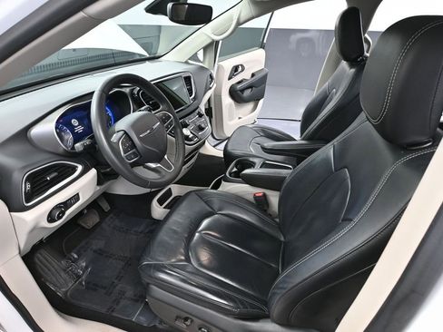 Used 2022 Chrysler Pacifica Touring-L FWD image 22
