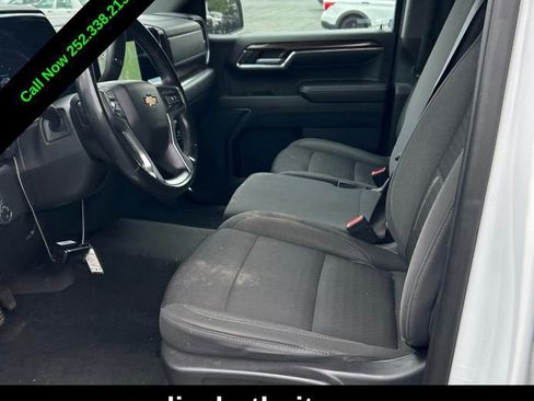 Used 2023 Chevrolet Silverado 1500 LT AWD/4WD image 3