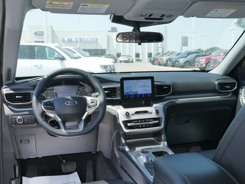 Used 2023 Ford Explorer XLT w/ Equipment Group 202A AWD/4WD image 2