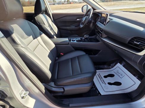 Used 2023 Nissan Rogue SV w/ SV Premium Package image 22