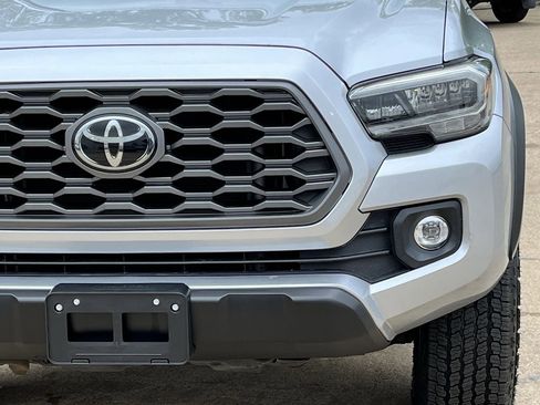 Used 2022 Toyota Tacoma TRD Off-Road AWD/4WD image 8