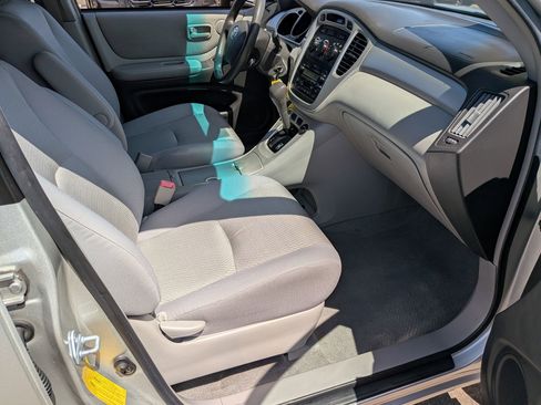 Used 2007 Toyota Highlander 2WD w/ 3rd Row image 31