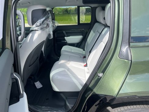 New 2026 Land Rover Defender 110 X-Dynamic SE AWD/4WD image 17
