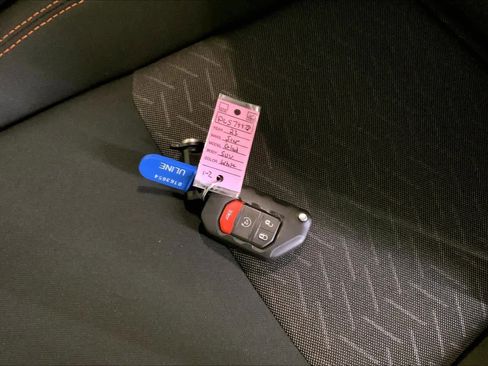 Used 2023 Jeep Gladiator Mojave w/ Cold Weather Group image 15