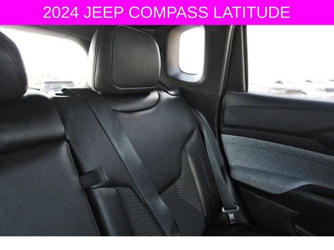 Used 2024 Jeep Compass Latitude image 12