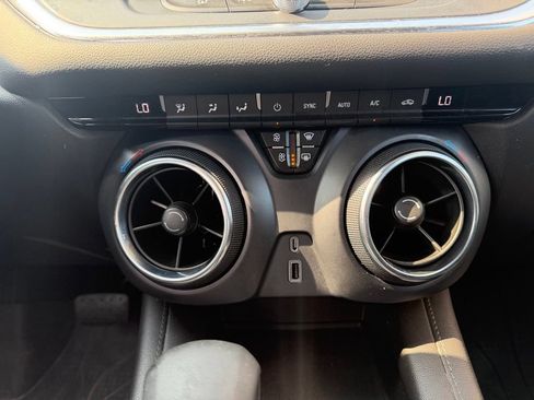 Used 2022 Chevrolet Blazer LT w/ LPO, Black Accent Package FWD image 17