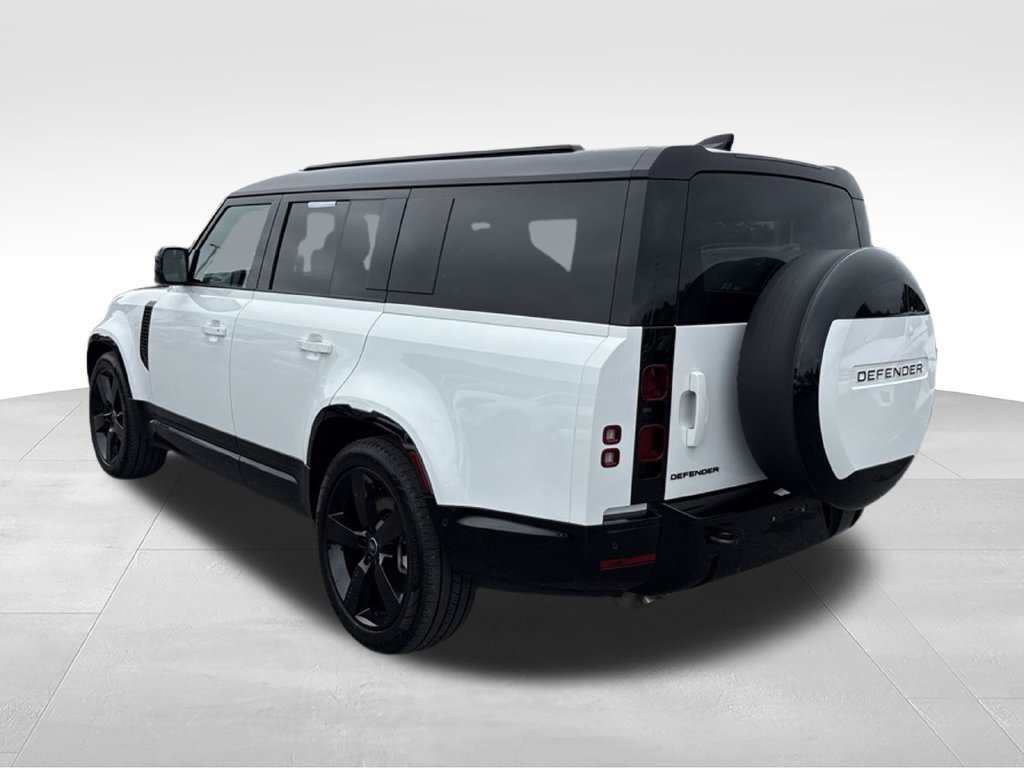 Used 2025 Land Rover Defender 130 X-Dynamic SE AWD/4WD image 8