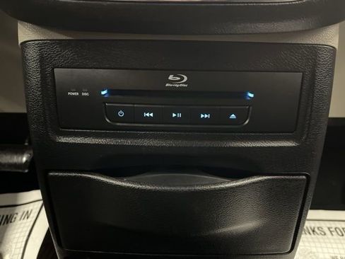 Used 2014 Chrysler Town & Country Limited w/ Luxury Group image 20