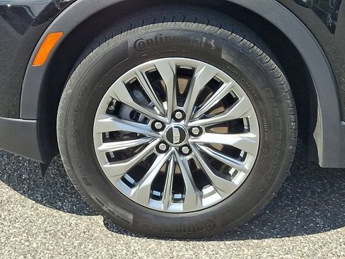 Used 2024 Cadillac XT4 Premium Luxury AWD/4WD image 6