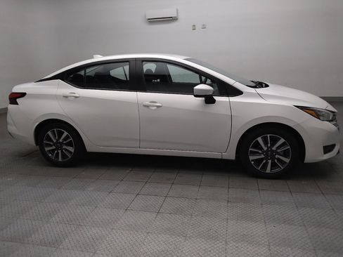 Used 2025 Nissan Versa SV FWD image 11