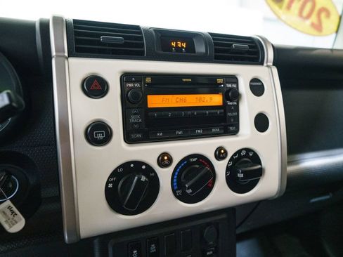 Used 2010 Toyota FJ Cruiser 4WD image 24