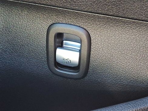 Certified 2023 Mercedes-Benz C 300 4MATIC Sedan image 23