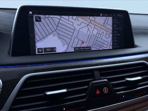 Used 2022 BMW 740i w/ Premium Package RWD image 27