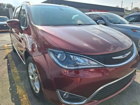 Used 2017 Chrysler Pacifica Touring-L Plus w/ Tire & Wheel Group image 3